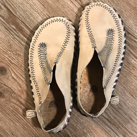 nike acg moccasins